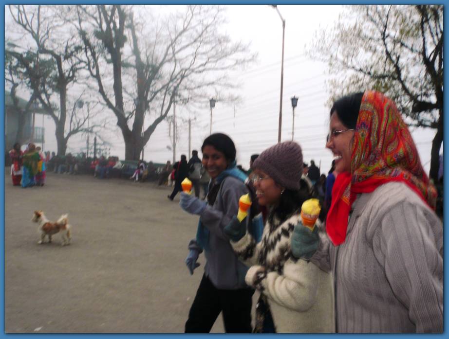 900x674 pixels (74K)